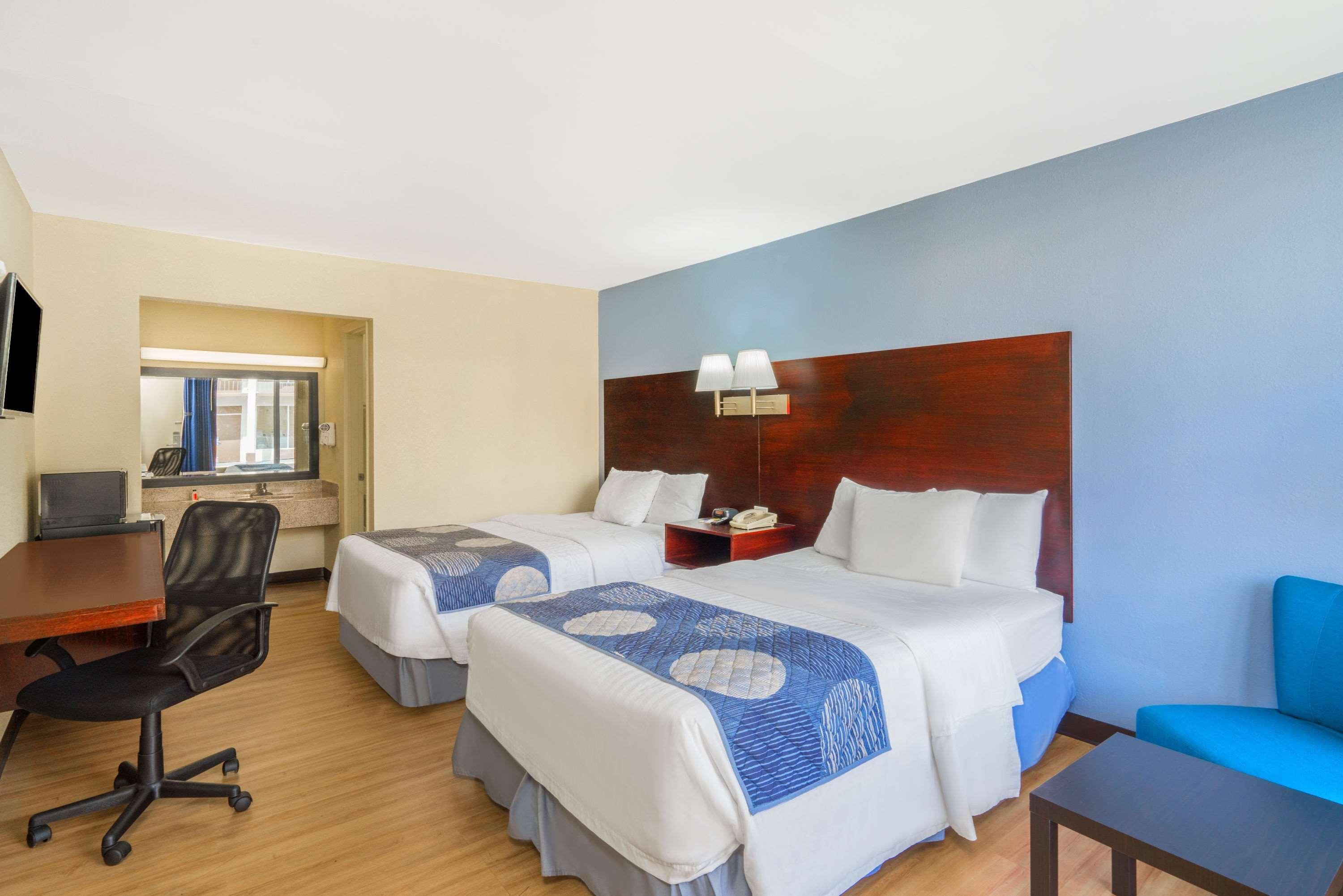 Days Inn By Wyndham Statesville Dış mekan fotoğraf