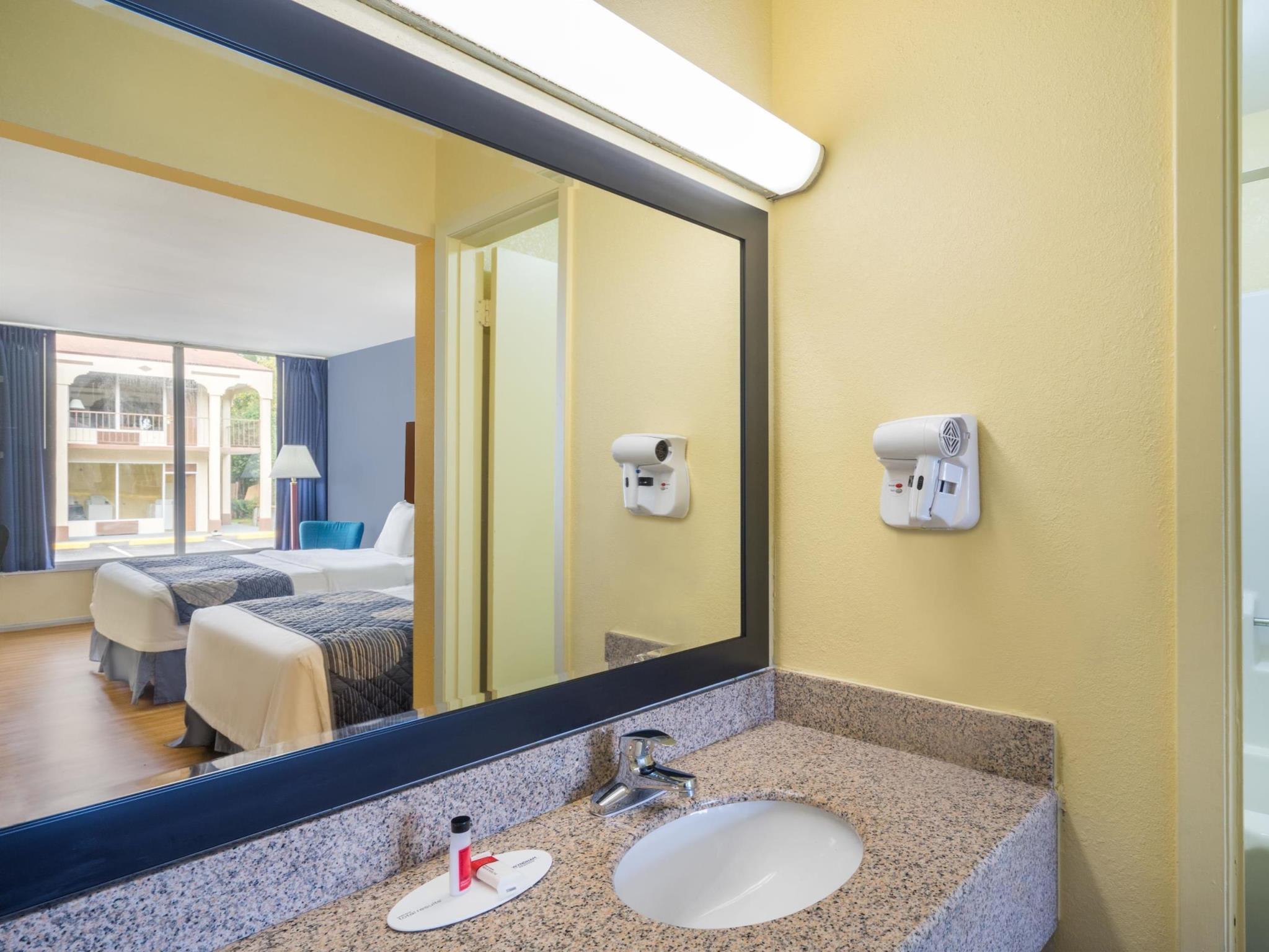 Days Inn By Wyndham Statesville Dış mekan fotoğraf