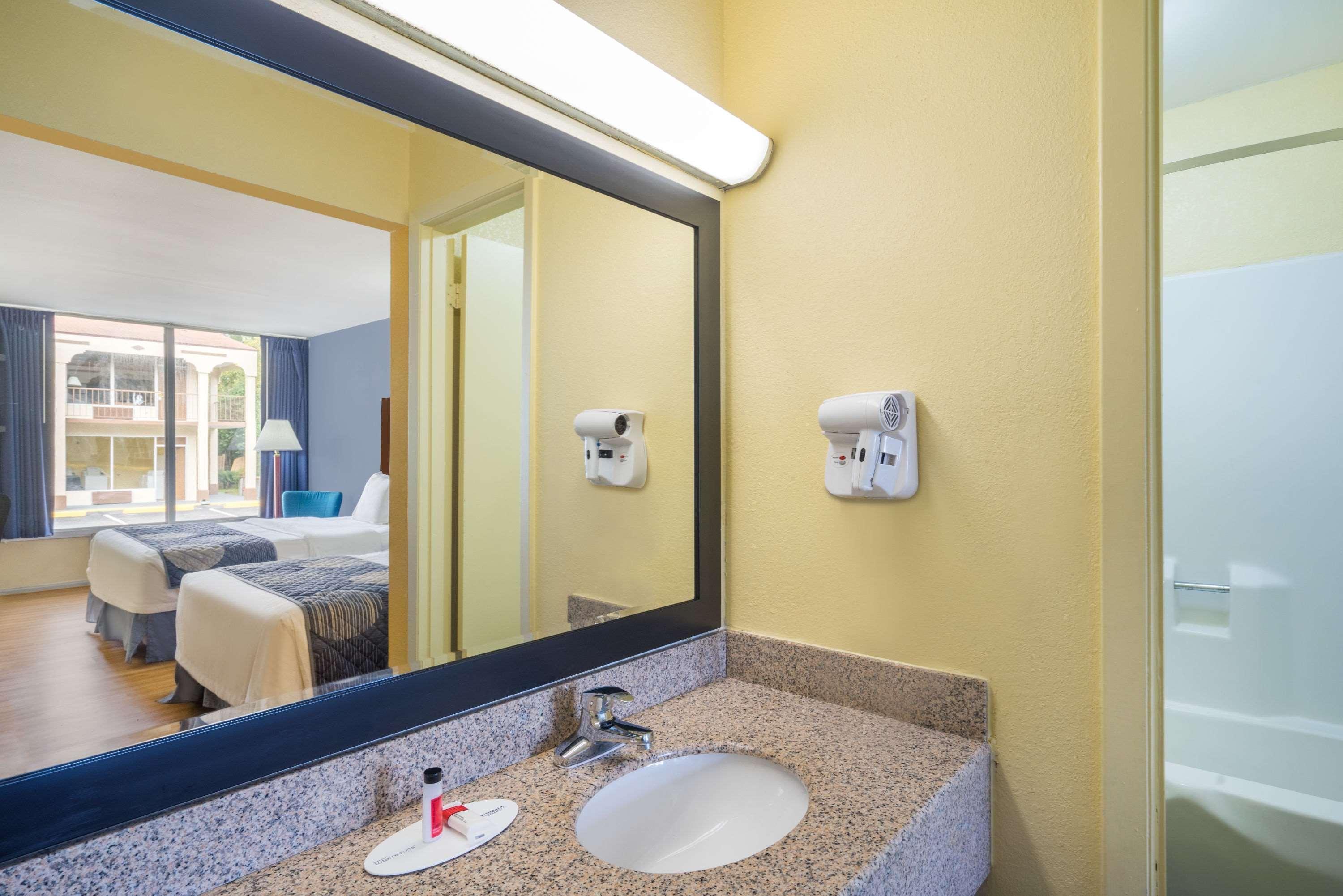 Days Inn By Wyndham Statesville Dış mekan fotoğraf