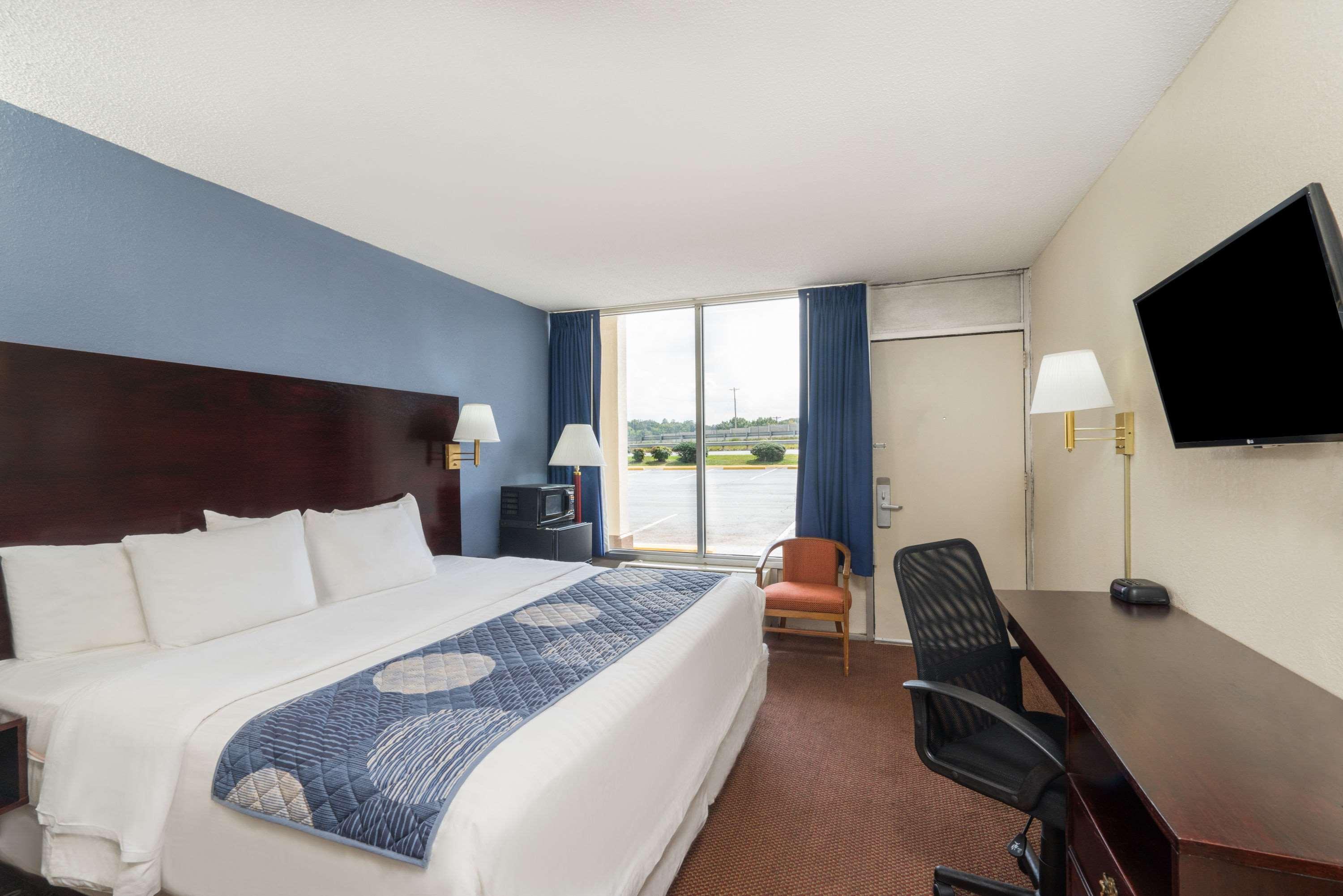Days Inn By Wyndham Statesville Dış mekan fotoğraf