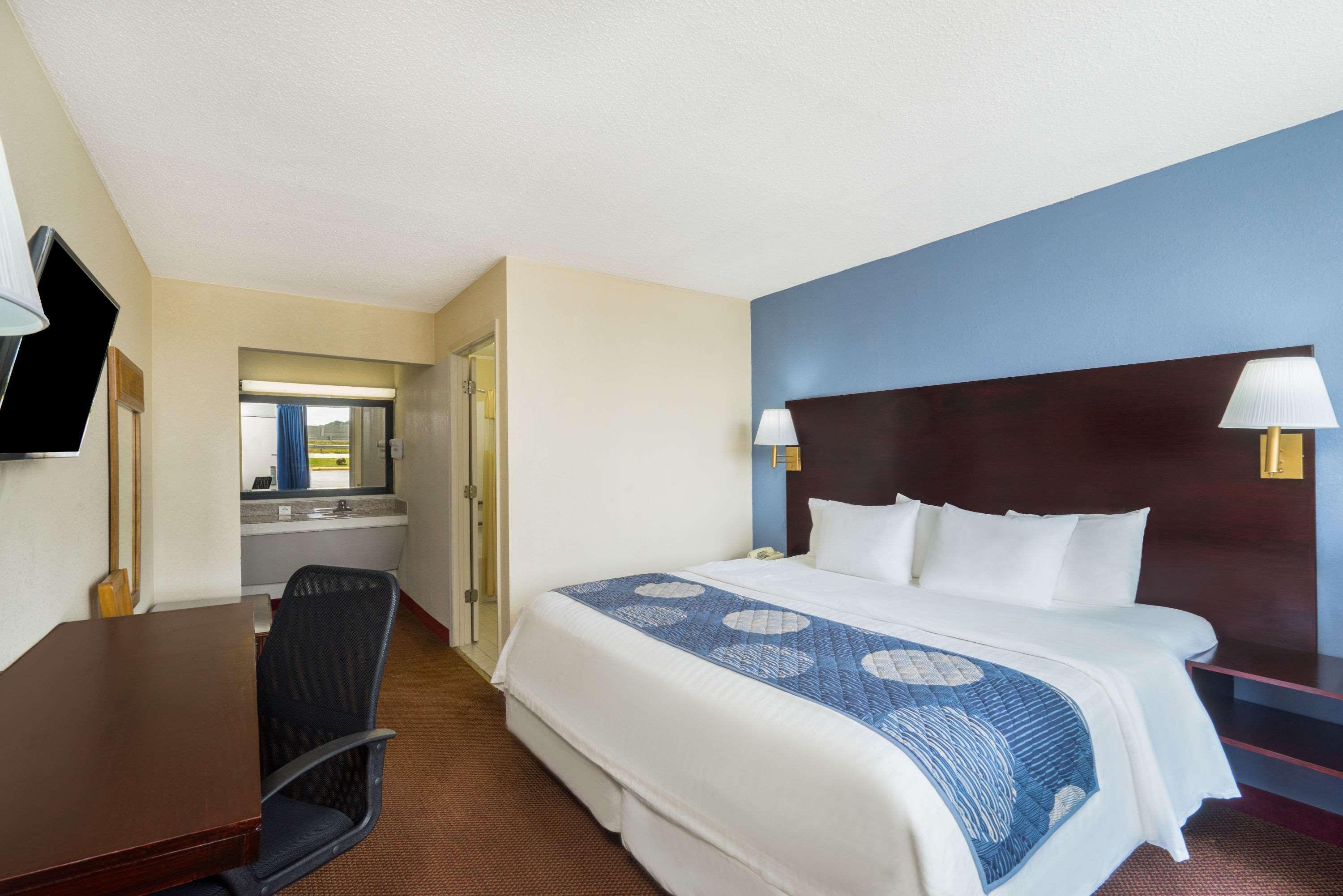 Days Inn By Wyndham Statesville Dış mekan fotoğraf