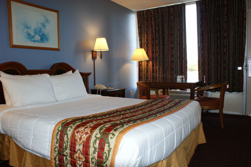 Days Inn By Wyndham Statesville Dış mekan fotoğraf