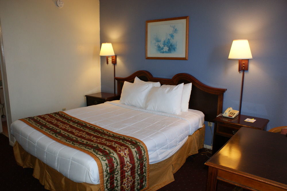 Days Inn By Wyndham Statesville Dış mekan fotoğraf