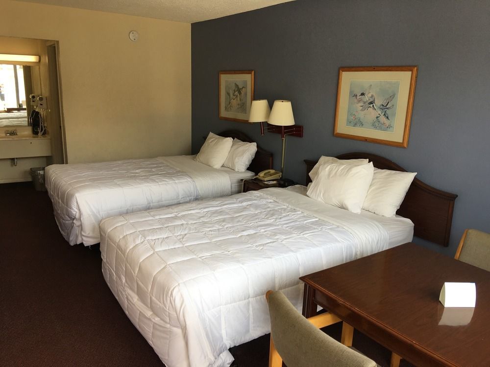 Days Inn By Wyndham Statesville Dış mekan fotoğraf