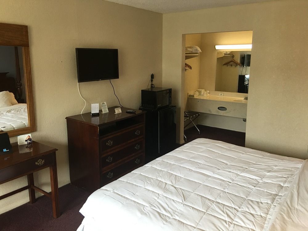 Days Inn By Wyndham Statesville Dış mekan fotoğraf