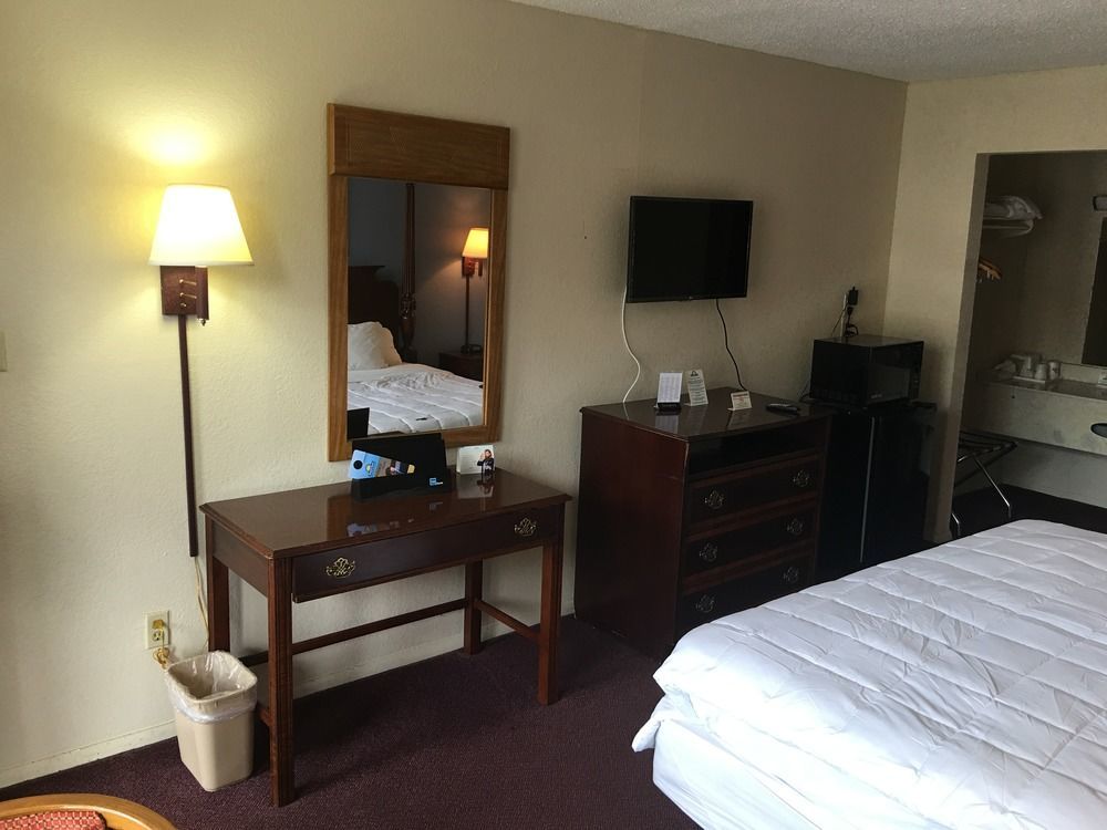 Days Inn By Wyndham Statesville Dış mekan fotoğraf
