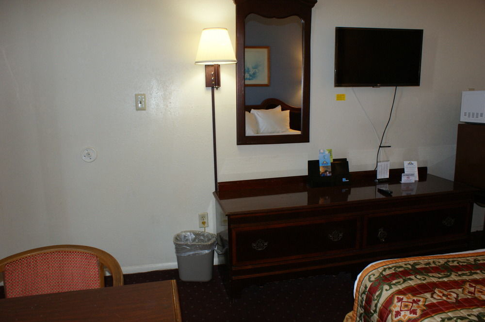 Days Inn By Wyndham Statesville Dış mekan fotoğraf