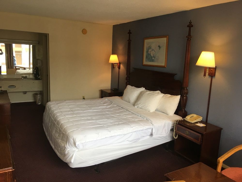 Days Inn By Wyndham Statesville Dış mekan fotoğraf