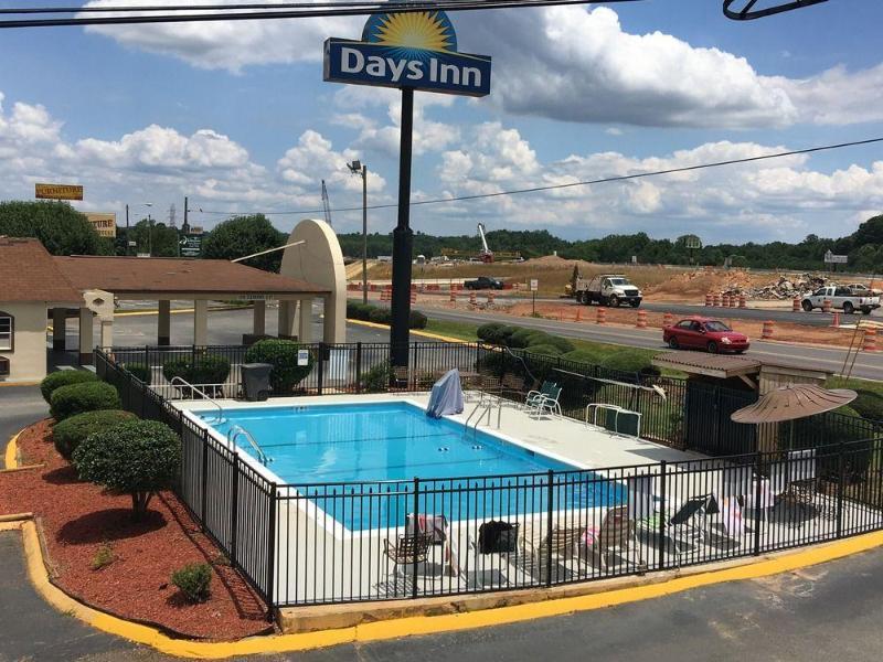 Days Inn By Wyndham Statesville Dış mekan fotoğraf