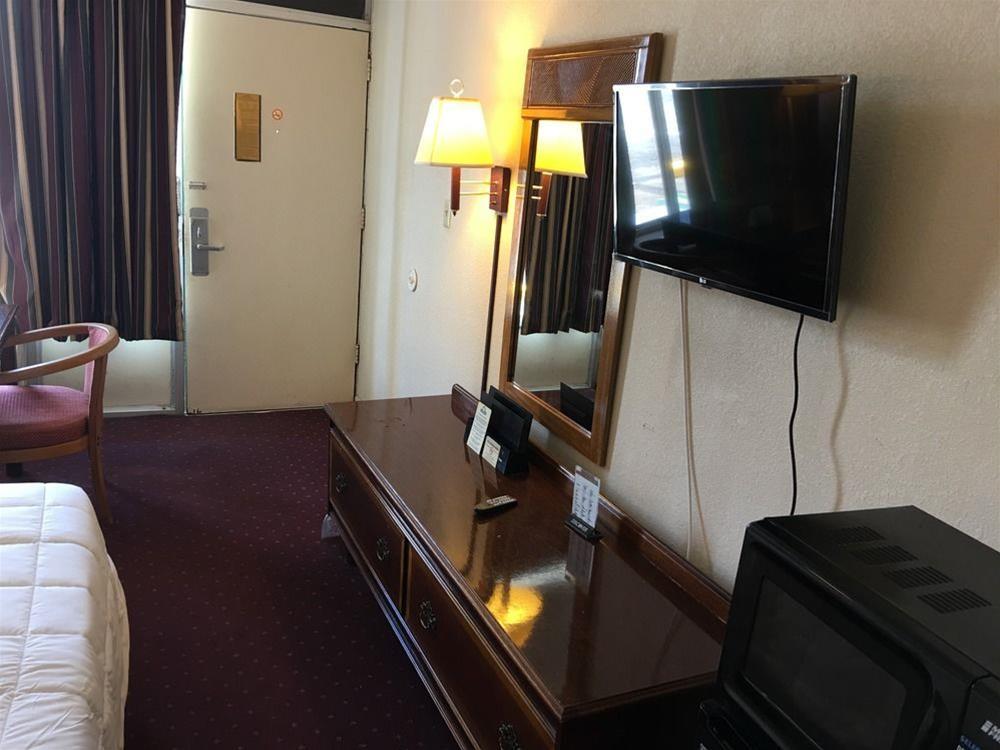 Days Inn By Wyndham Statesville Dış mekan fotoğraf