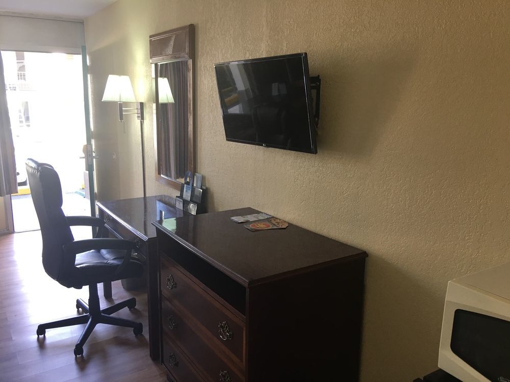 Days Inn By Wyndham Statesville Dış mekan fotoğraf