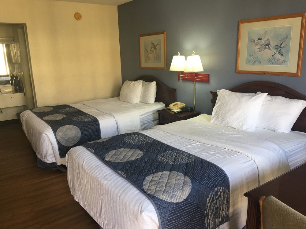 Days Inn By Wyndham Statesville Dış mekan fotoğraf