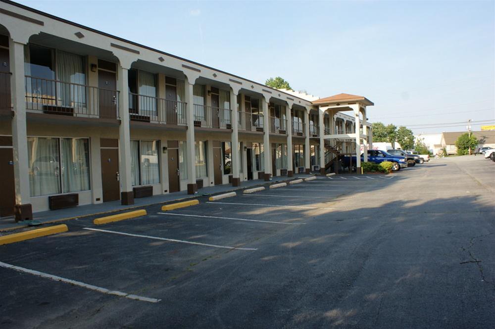 Days Inn By Wyndham Statesville Dış mekan fotoğraf