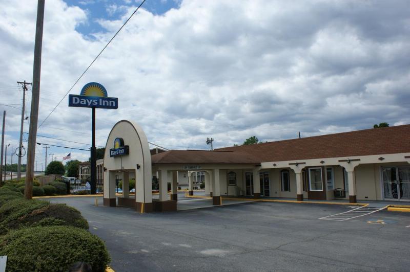 Days Inn By Wyndham Statesville Dış mekan fotoğraf