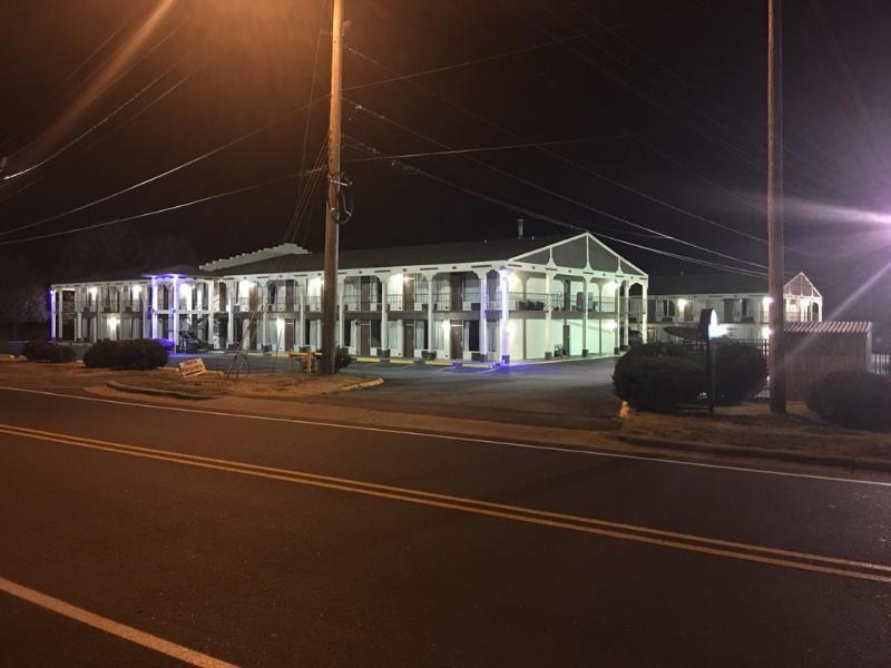Days Inn By Wyndham Statesville Dış mekan fotoğraf