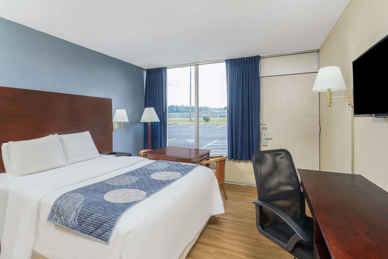 Days Inn By Wyndham Statesville Dış mekan fotoğraf