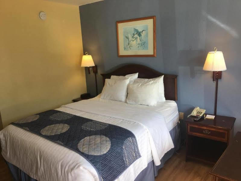 Days Inn By Wyndham Statesville Dış mekan fotoğraf