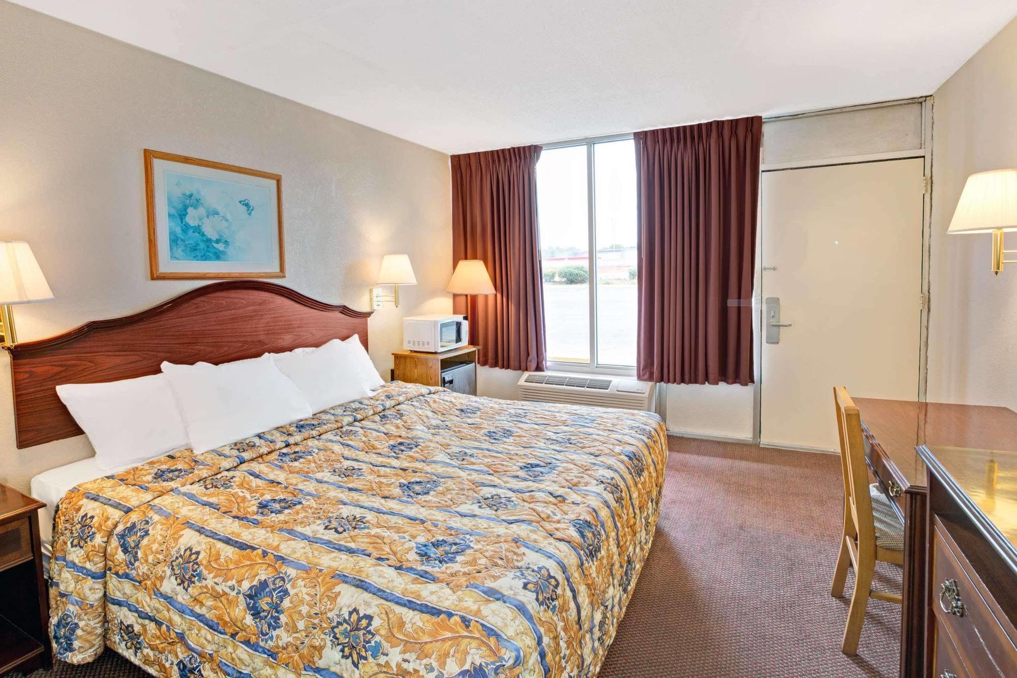 Days Inn By Wyndham Statesville Dış mekan fotoğraf