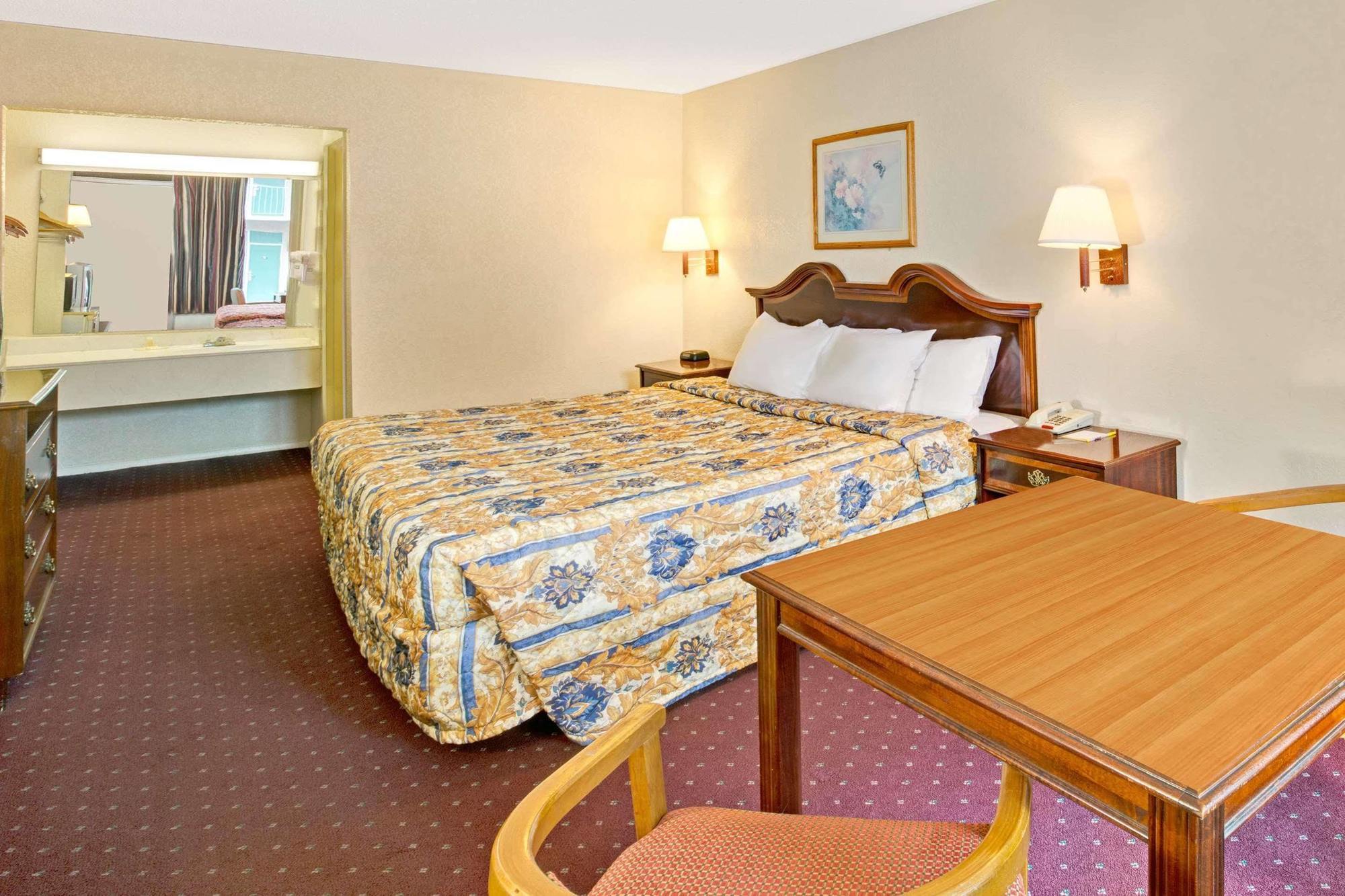 Days Inn By Wyndham Statesville Dış mekan fotoğraf