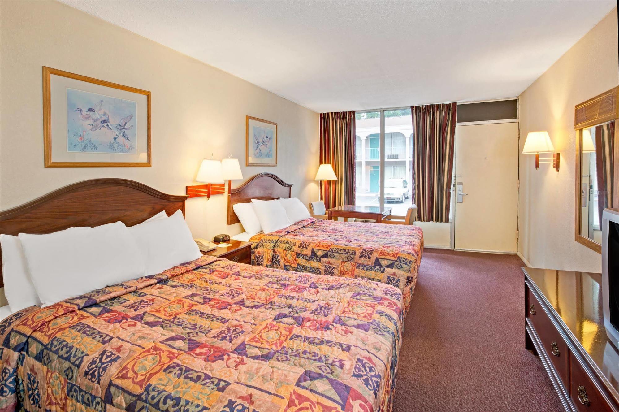 Days Inn By Wyndham Statesville Dış mekan fotoğraf