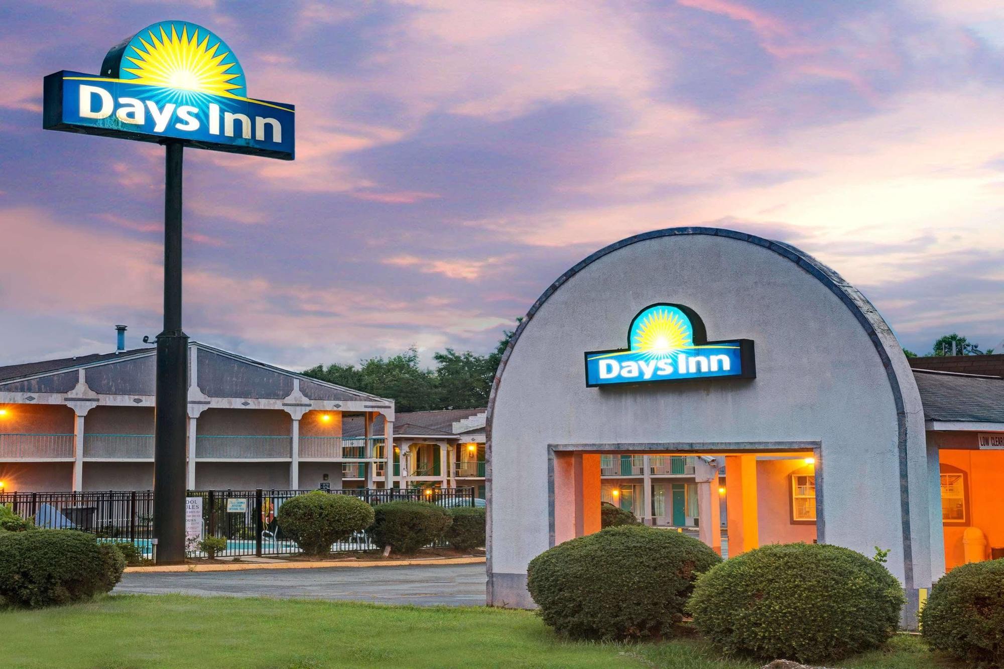 Days Inn By Wyndham Statesville Dış mekan fotoğraf